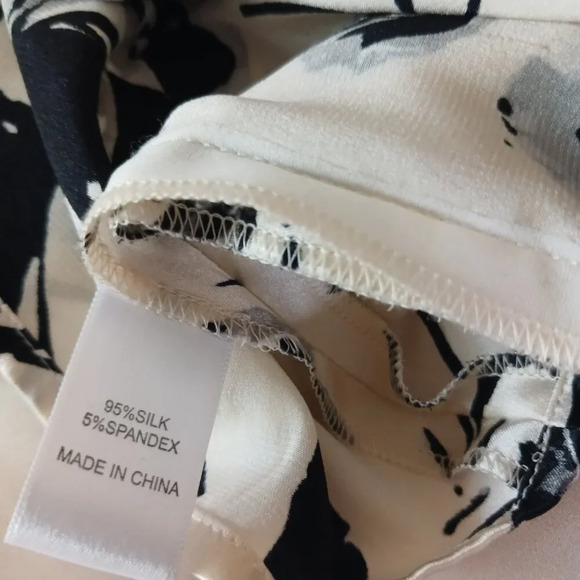 ST JOHN Silk Floral Draped Pleated Flowy V Neck Sleeveless Pullover Top Blouse M - Picture 4 of 4